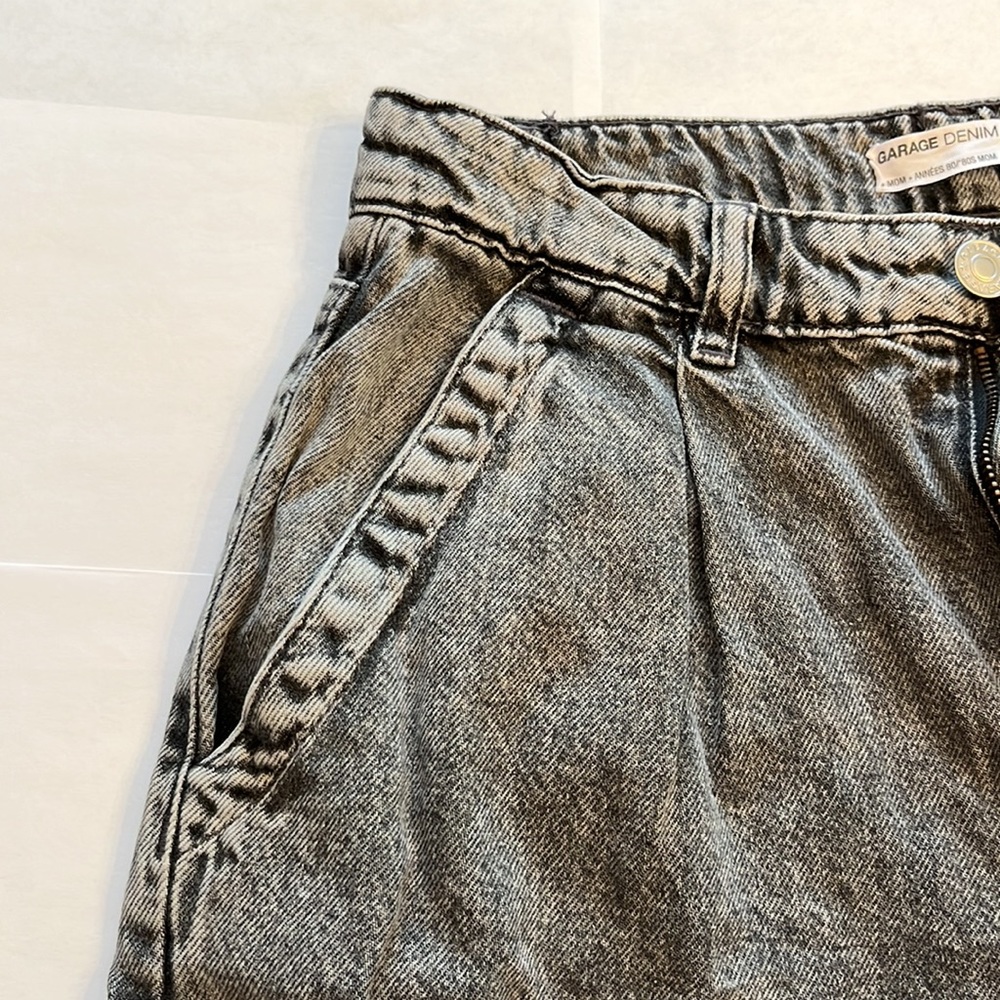 Dark wash MOM jeans! - Picture 5 of 6